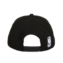 Load image into Gallery viewer, New Era 9Fifty Los Angeles Lakers Snapback Hat - Black
